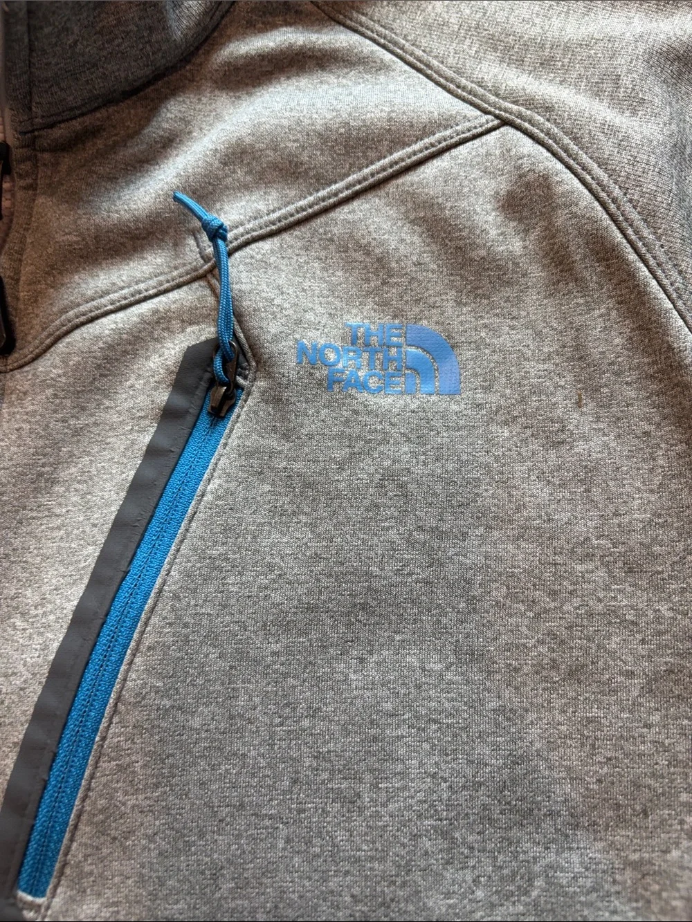 B69 Men's Grey Softshell The North Face Jacket with Blue Zipper Accents, large